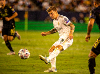 传球大师托尼·克罗斯比赛中控球